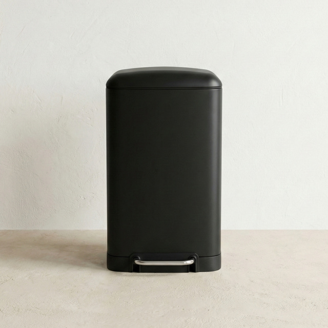 MYK pedálos szemetes, 30 l, fekete